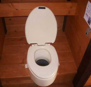 セパレート便器(男女兼用)